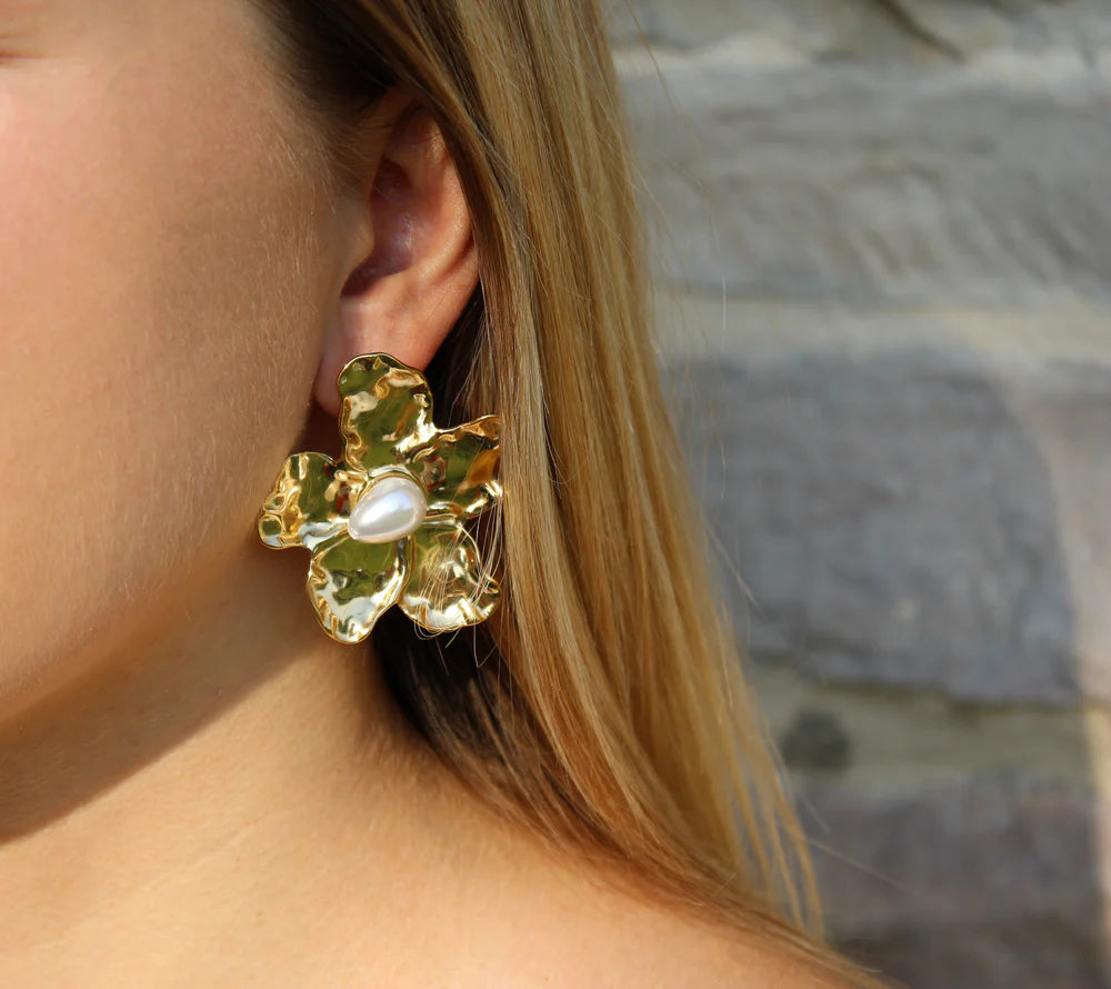 Amandine | Boucles d'oreilles grosses fleurs et perles d'eau douce en acier inoxydable